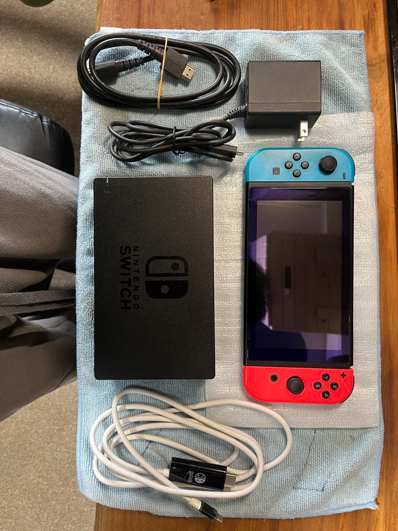 a*u様 美品　使用少ない　Switch 本体 青/オレンジ ソフトケース付き