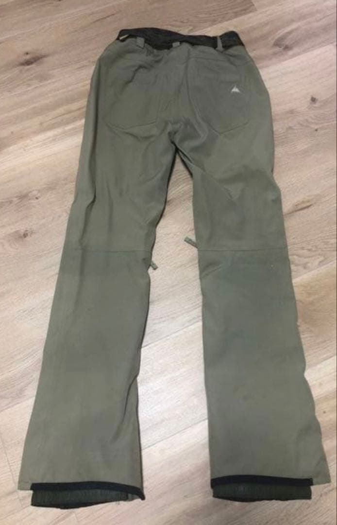週末値下げ！Burtonスノボパンツ