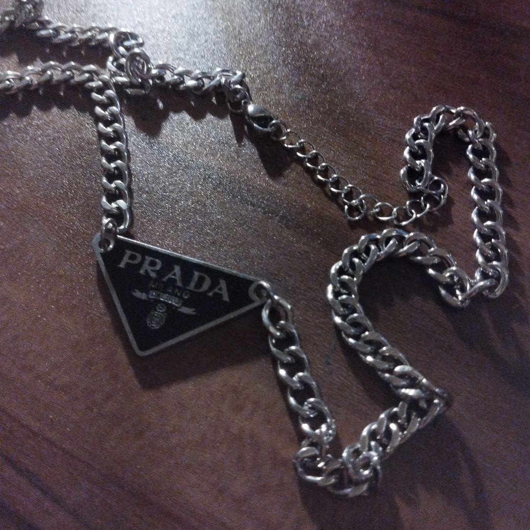 プラダ PRADA トライアングルネックレス シルバーネックレス