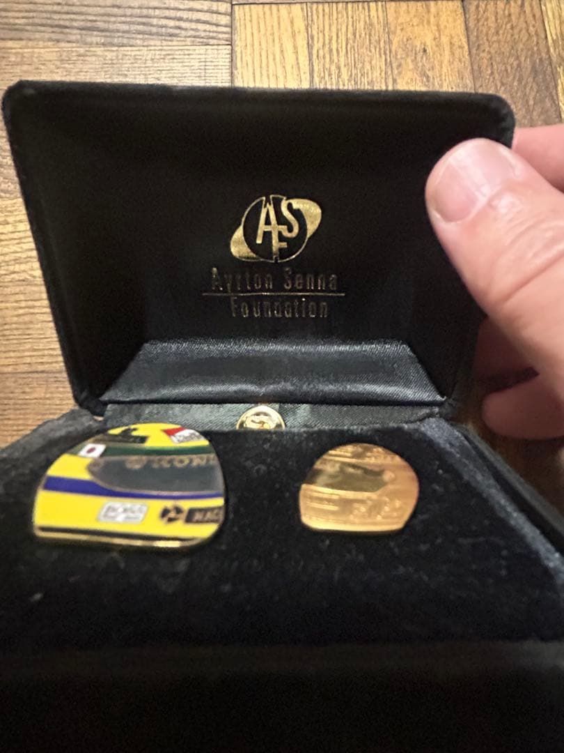 アイルトン・セナヘルメットピンバッジセット