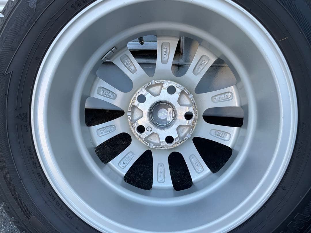 ☆ノア　ヴォクシー　スタッドレスタイヤ　195/65R15 2021年製☆