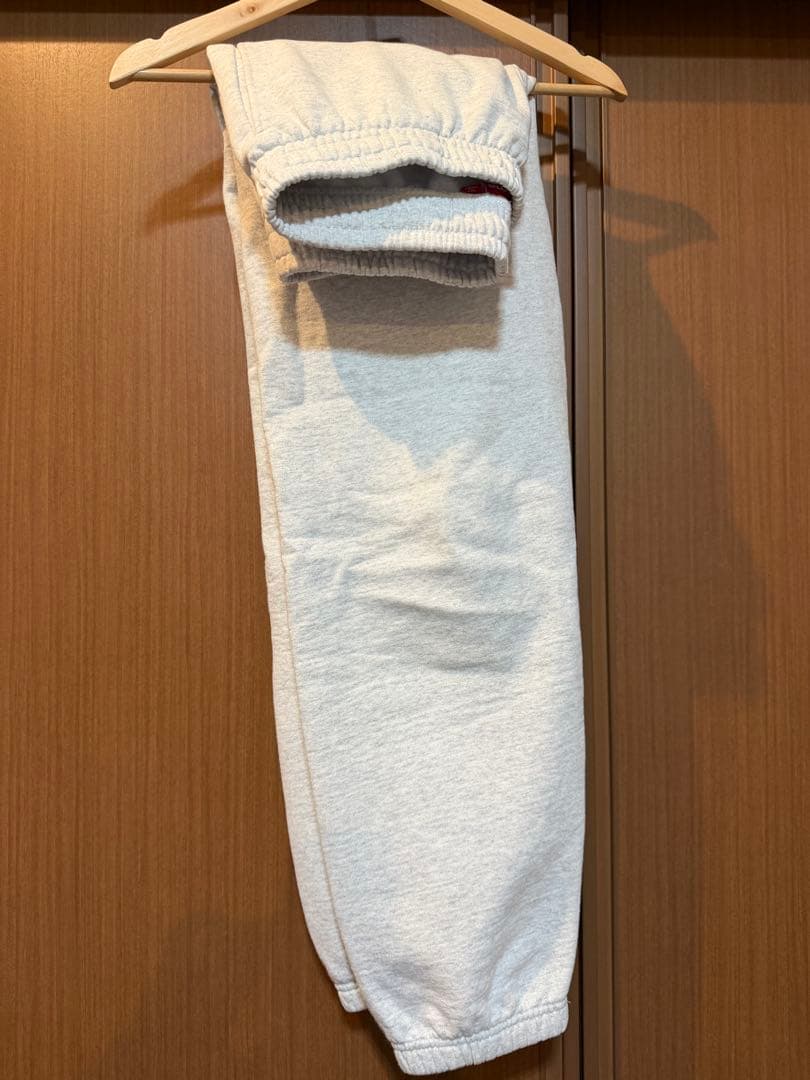 t*h様 Supreme グレー ロゴパンツ