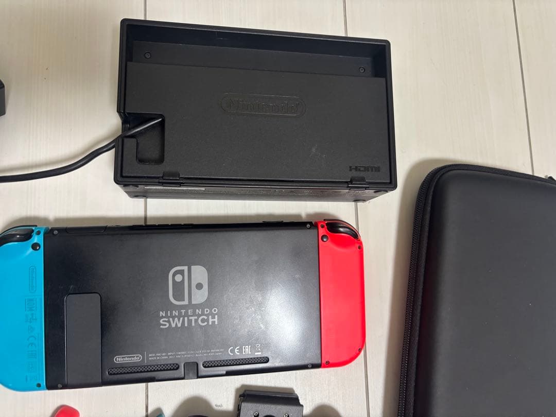 Nintendo Switch 本体 ネオンレッド/ネオンブルー　ソフト別売り