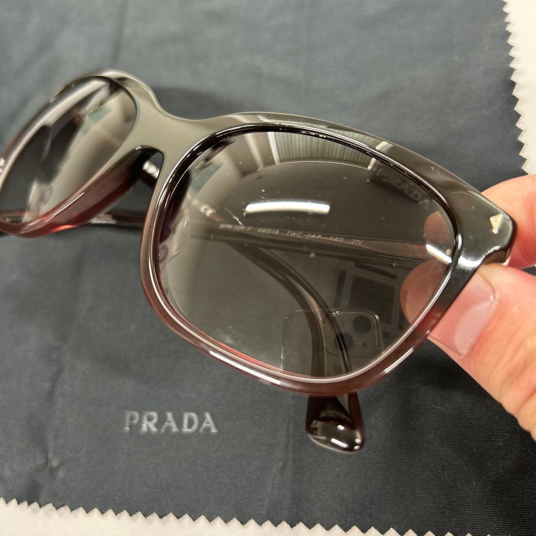PRADA キャットアイサングラス ブラック/ブラウン