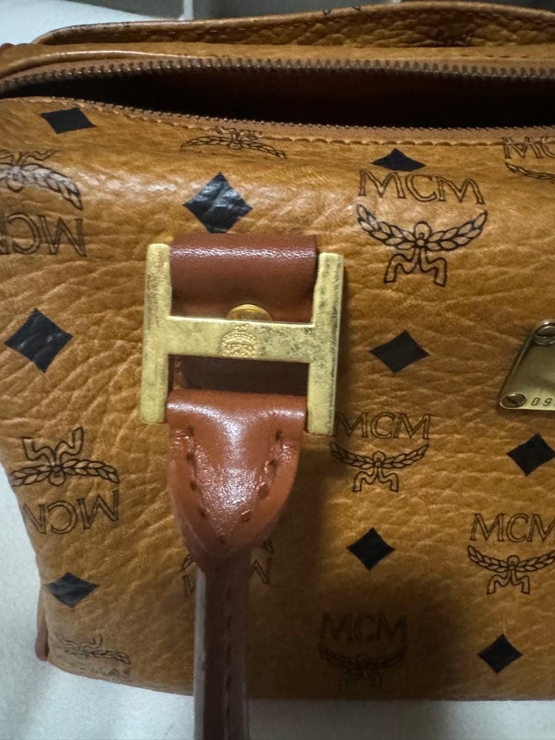 MCM エムシーエム　ミニボストンバッグ　モノグラム　レザー　プレート