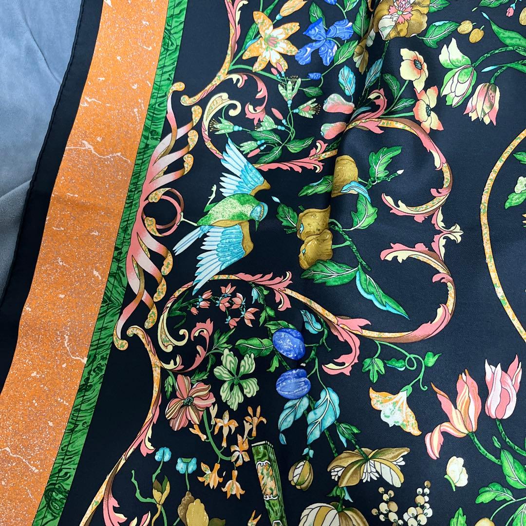エルメス HERMES スカーフ カレ90 東洋と西洋の石細工 シルク