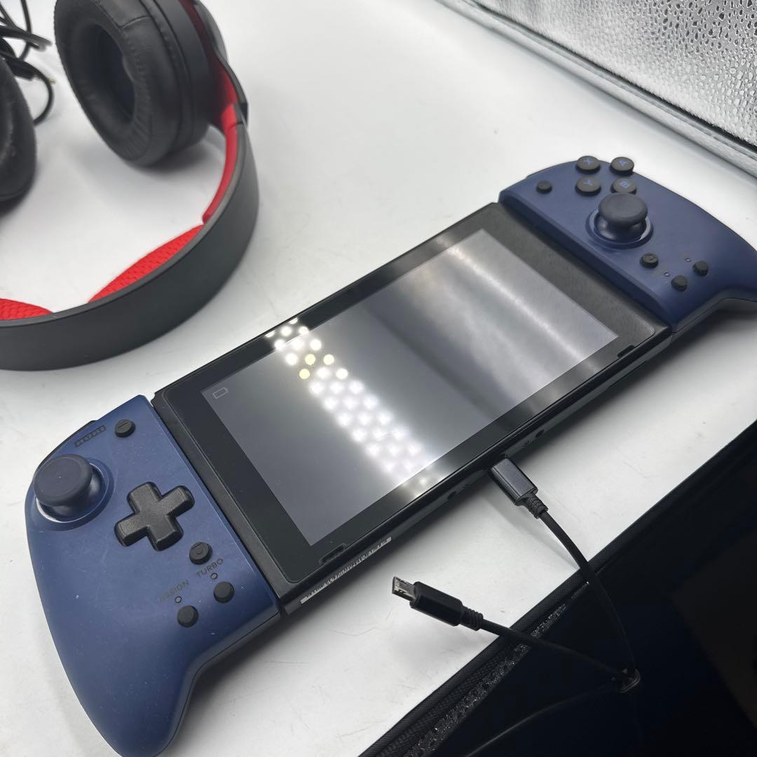 ①Nintendo Switch 本体　付属ヘッドフォン 黒/赤