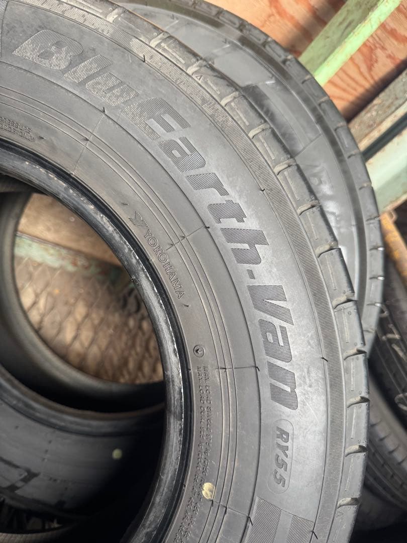 195/80R15 107/105LT ヨコハマ夏タイヤ2本。その①