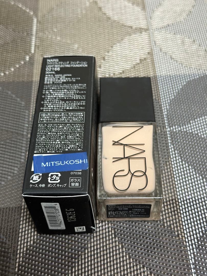 専用新品NARS ライトリフレクティング　ファンデーション　02166