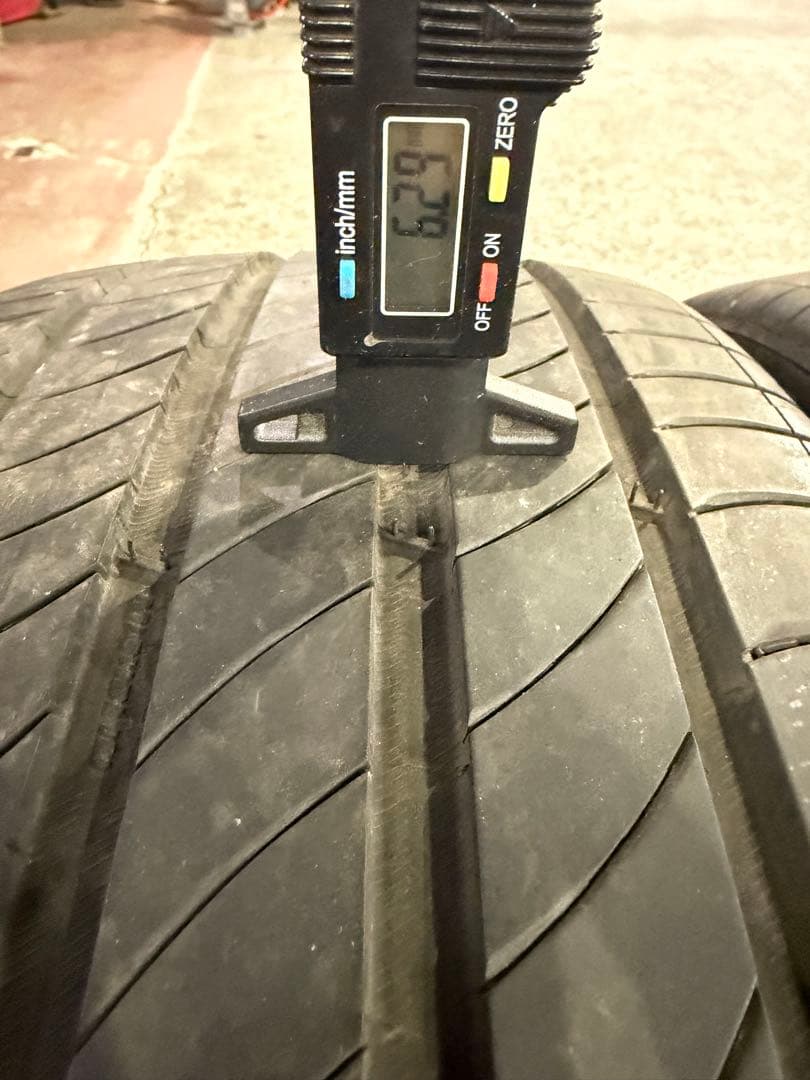 Tomozosan 235/45R21 ミシュランタイヤ　1本