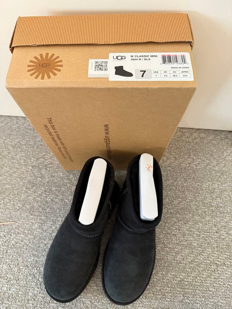 美品UGG クラシックミニ　ブラック　ムートンブーツ 7/24cm