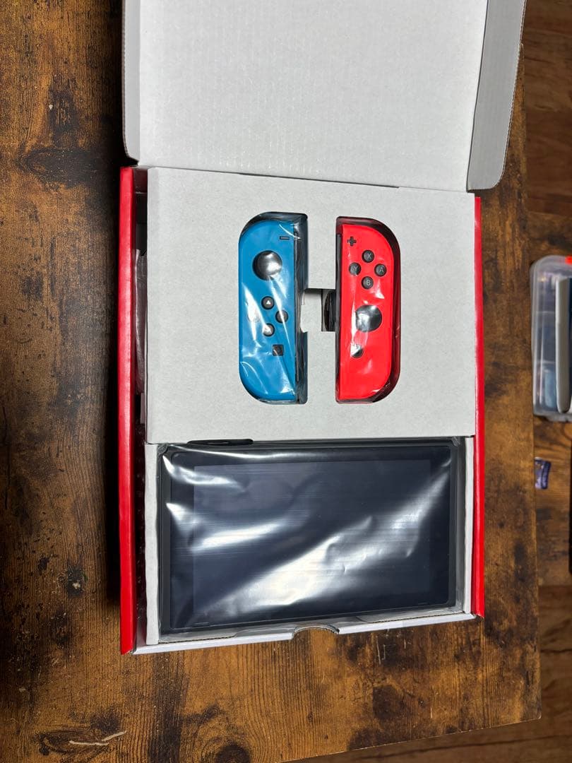 Nintendo Switch 本体&赤と青のジョイコン