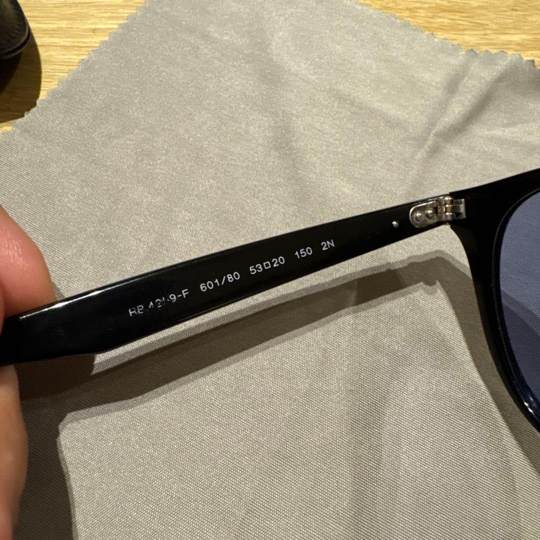 Ray-Ban ブラックサングラスイタリア製 RB4259