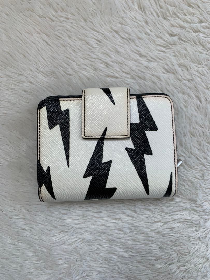 GIVENCHY ジバンシィ　二つ折り財布　黒白モノトーン　雷サンダー　ロゴ