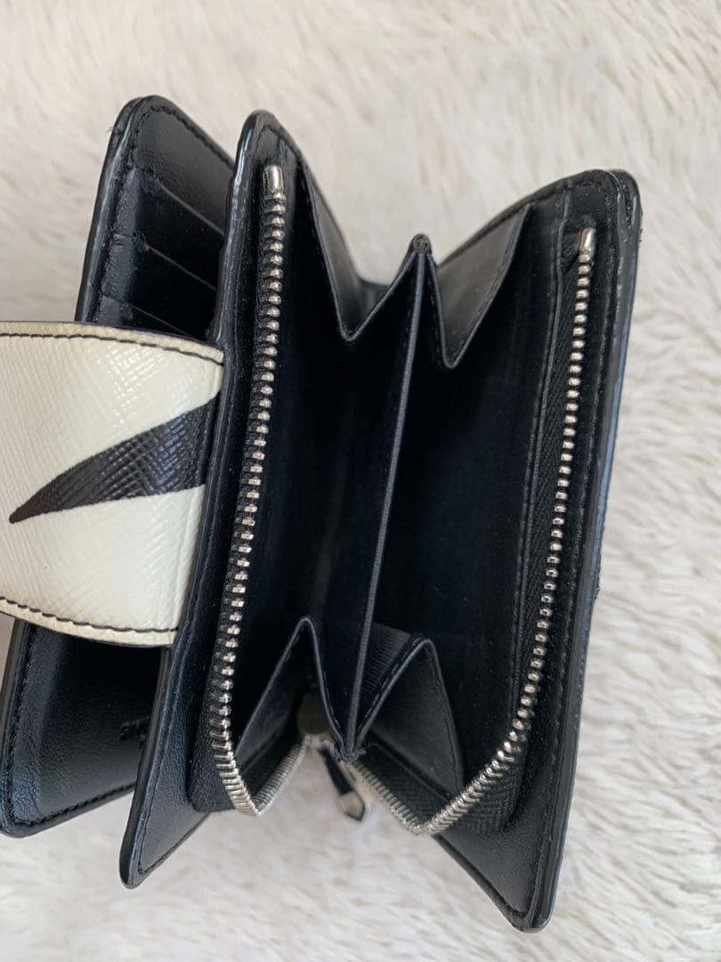 GIVENCHY ジバンシィ　二つ折り財布　黒白モノトーン　雷サンダー　ロゴ