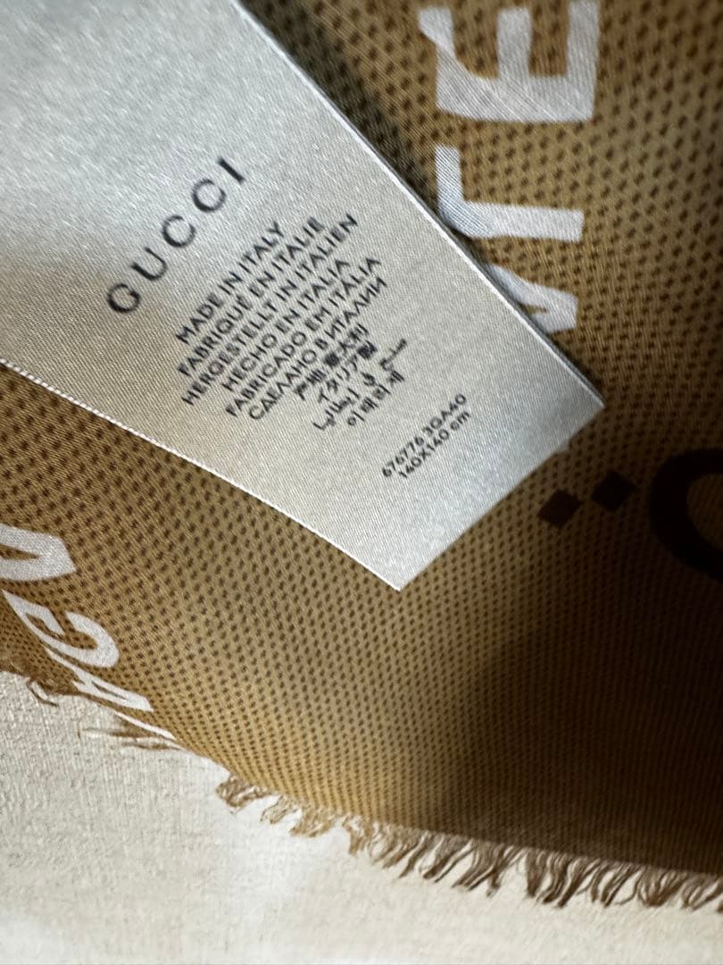 GUCCI BALENCIAGAロゴストール