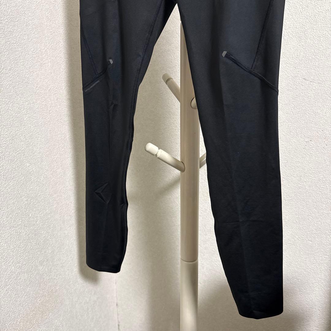 on performance tights パフォーマンスタイツ　Mサイズ