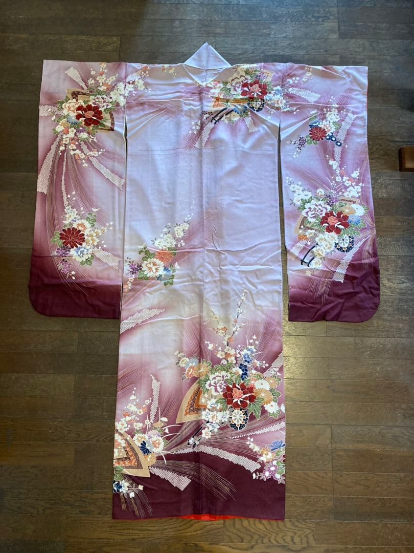 中振袖 花柄刺繍 ピンクと赤のグラデーション　正絹