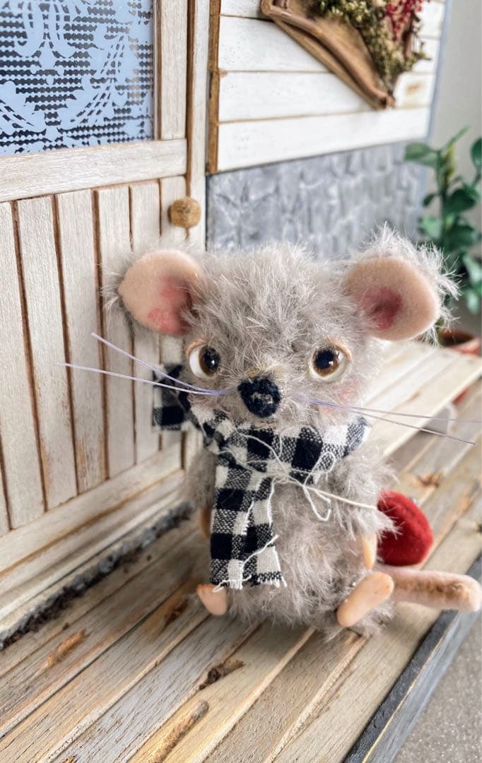 【haco_deco作品】ぬいぐるみ ネズミ マフラー＆赤ポシェット グラスアイ