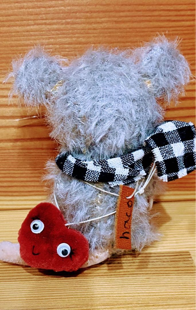【haco_deco作品】ぬいぐるみ ネズミ マフラー＆赤ポシェット グラスアイ