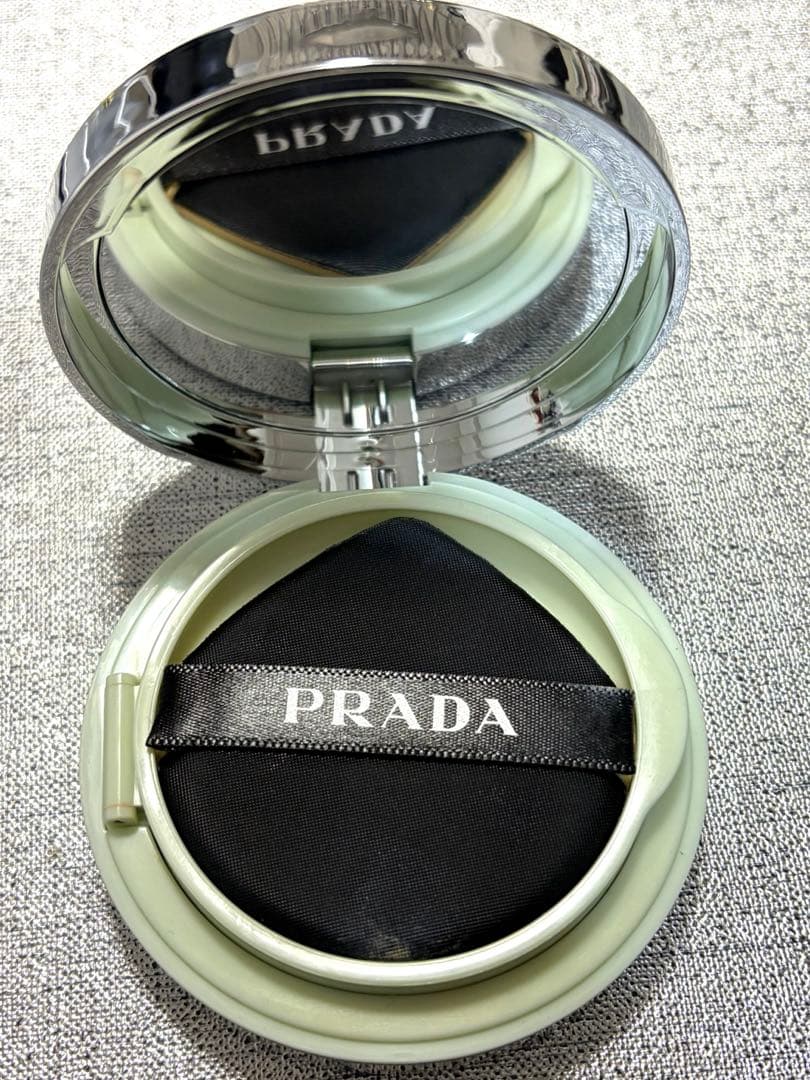 PRADA AUGMENTED SKIN クッションファンデーション LN5