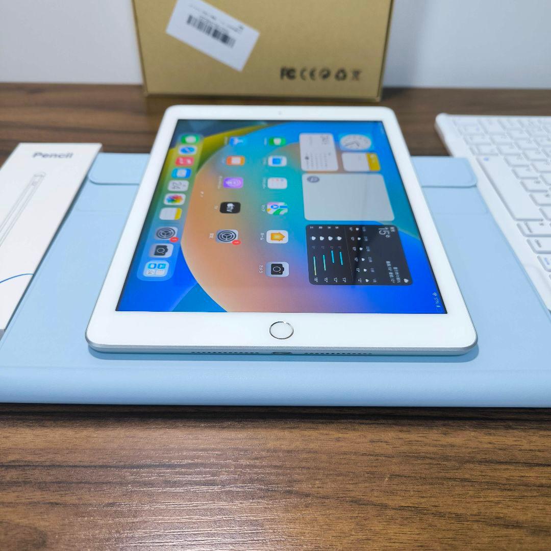 iPad 第6世代 Wi-Fi128GB ケースとキーボードセット、タッチペン