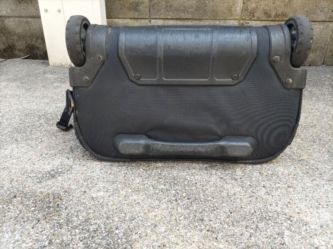 モンベルウィリーバッグ　レインカバー付き　60L