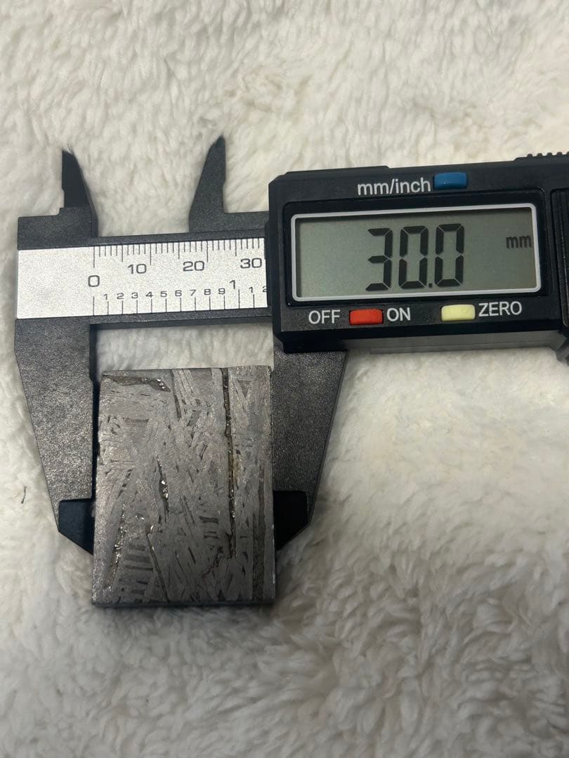 カ*ン様 アルタイ鉄隕石。美しい長方形。約89.76g