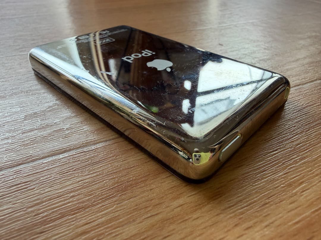 アップル iPod classic 第5世代 64GBに換装済み 本体のみ