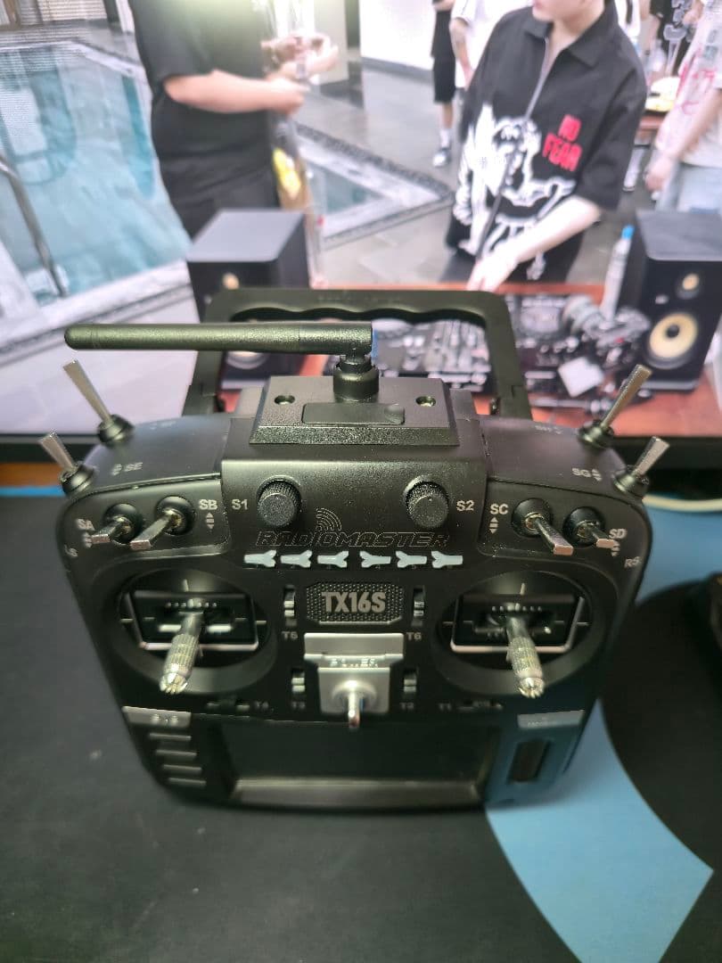 Radio Master TX16S 4-in-1 送信機