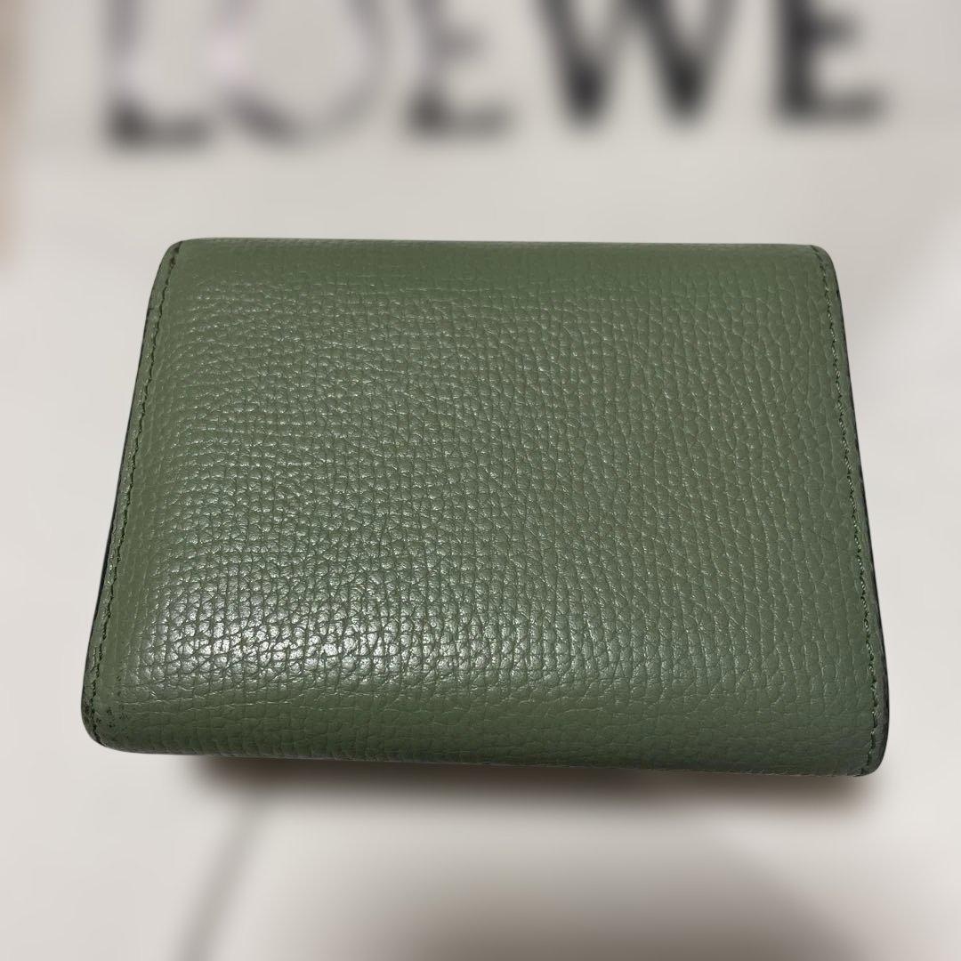 ふ*ん様 【翌日発送】LOEWE グリーン 三つ折り財布