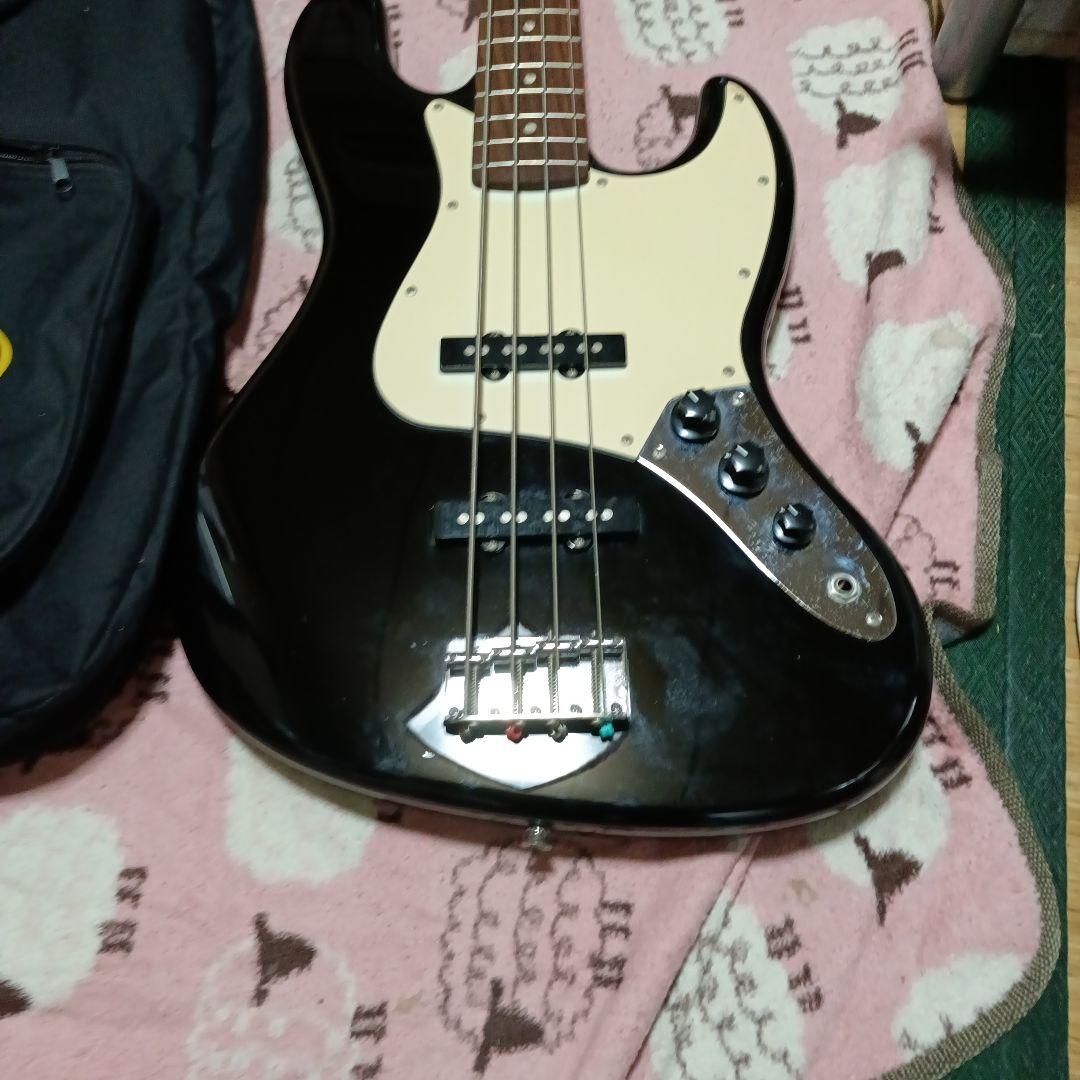 Squier J-Bass ブラック ギグバッグ付き