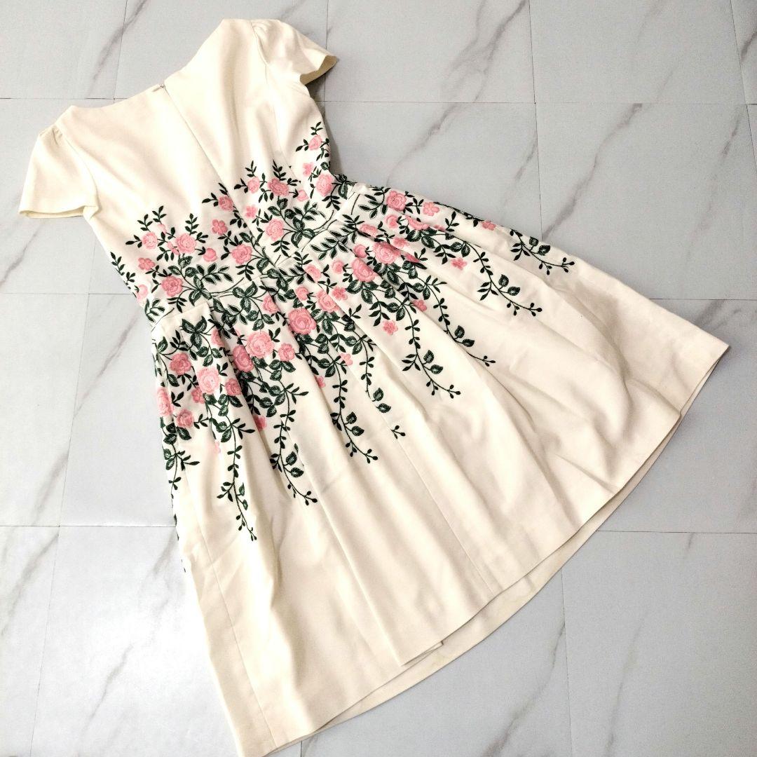 専用！M’S GRACY 花柄刺繍 クリーム色 ひざ丈ワンピース 半袖