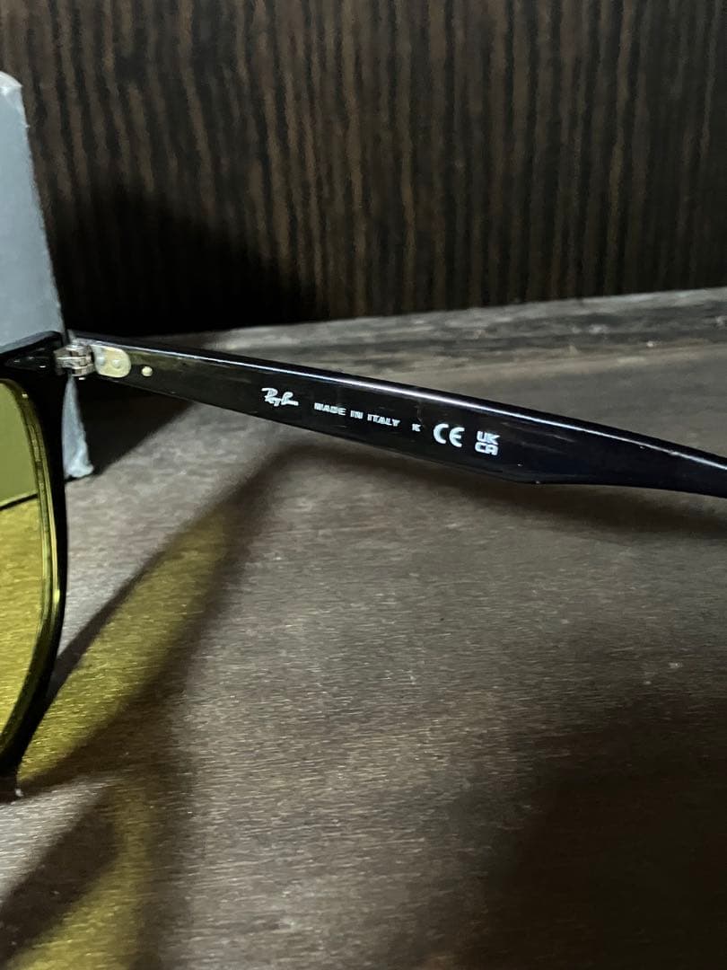 Ray-Ban RB4259F ブラック サングラス　イエロー