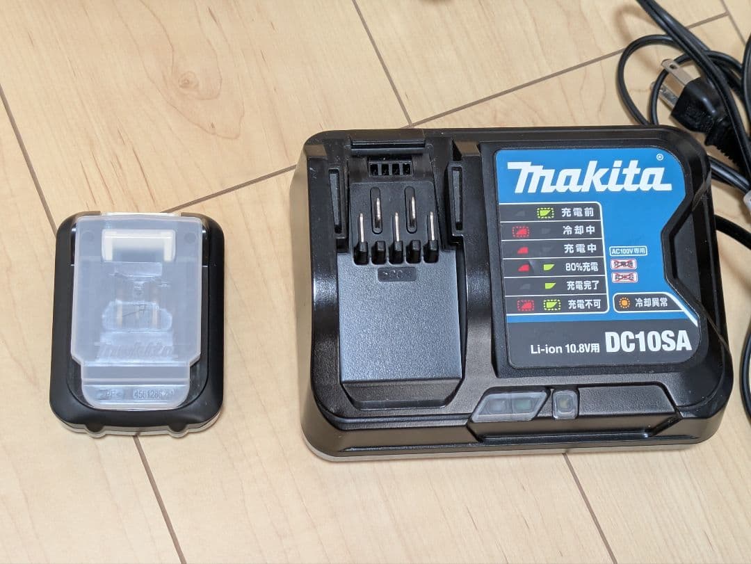 【グッチんさん専用】マキタ コードレス掃除機CL107FD 10.8V充電器