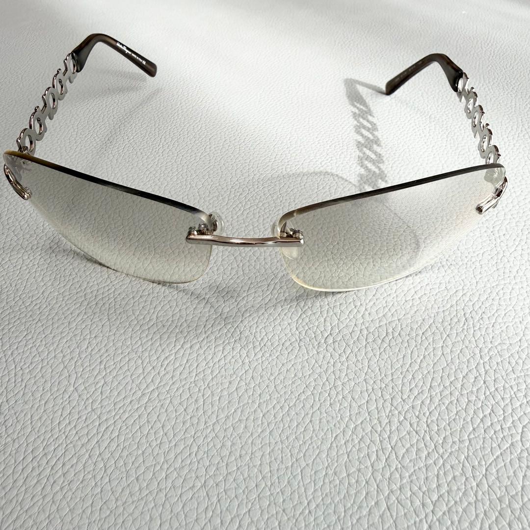 salvatore ferragamoガンチーニ リムレス サングラス