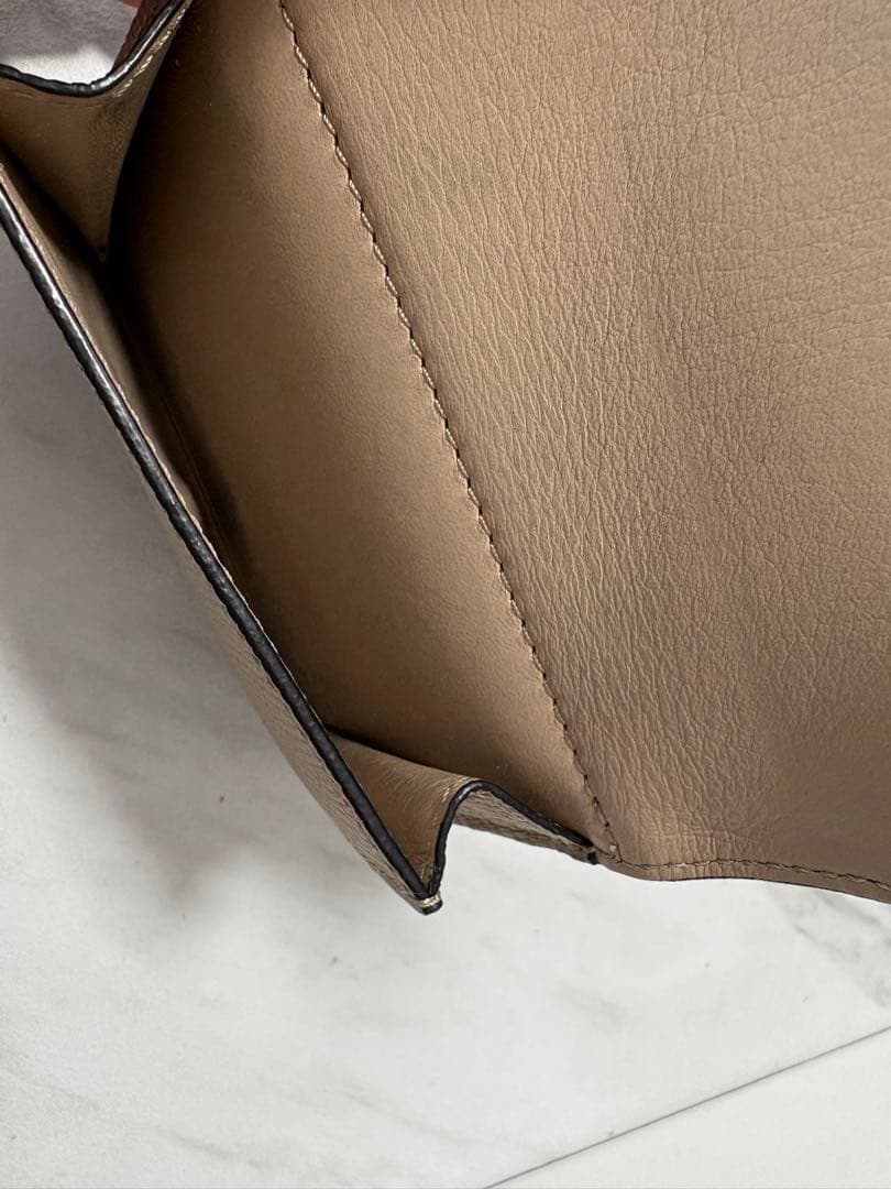 LOEWEアナグラムトライフォールドウォレット サンド