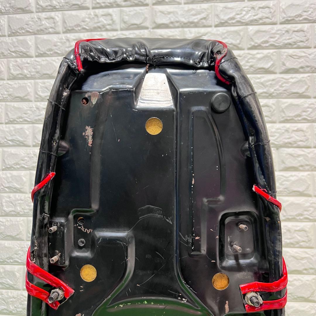 三段シート　SUZUKI GS400 50cm エナメル　黒/赤　良好
