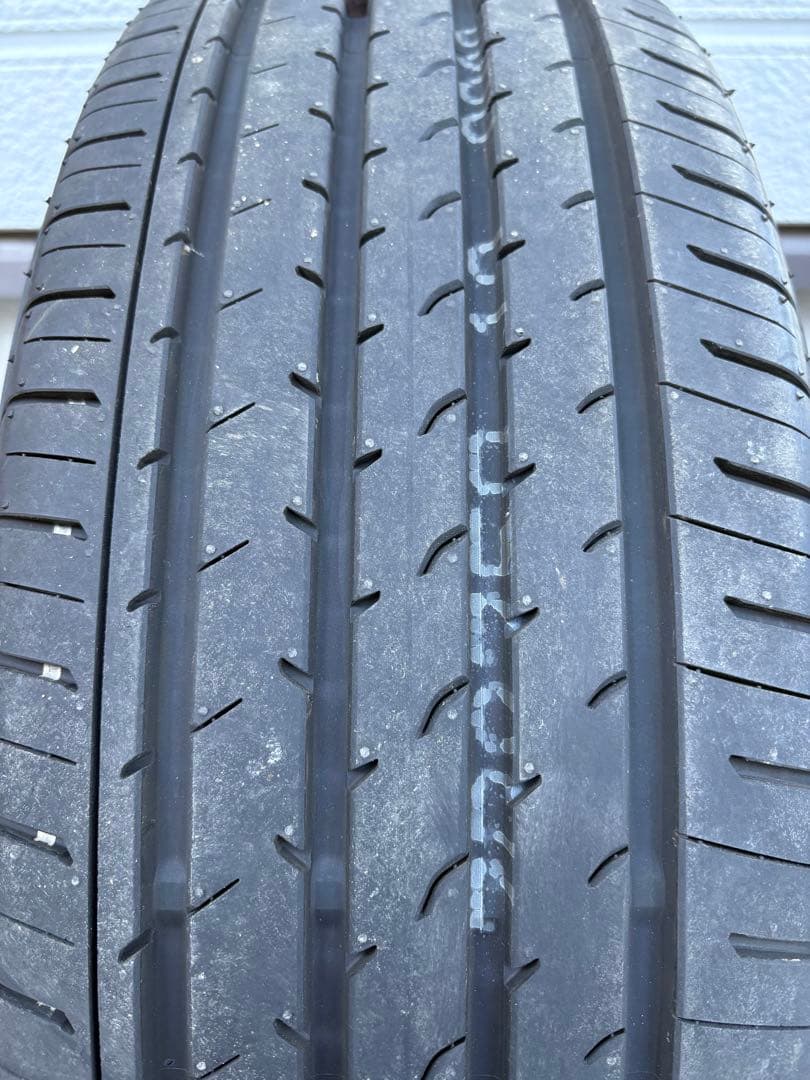 【低走行距離】 YOKOHAMA 225/65R17 タイヤ 2025年製