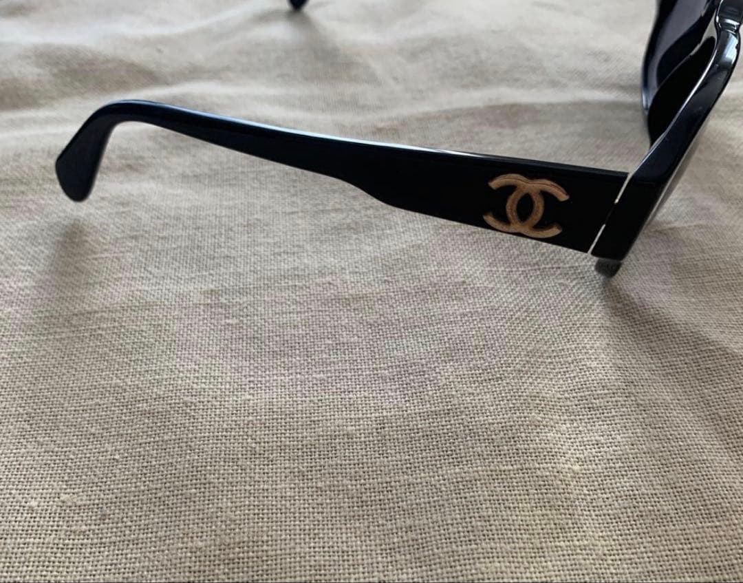 CHANEL ブラック サングラス キャットアイ