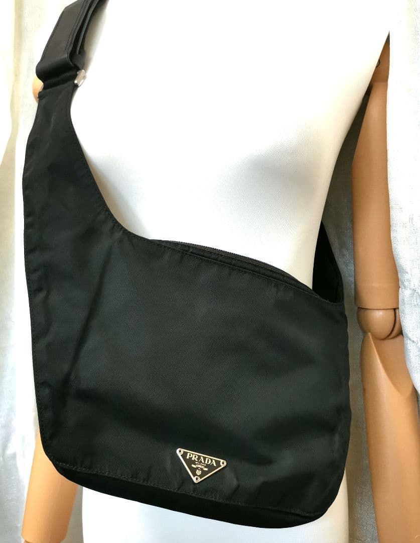 もどりっち! プラダPRADA斜めがけショルダーバッグ黒ボディバッグ正規品