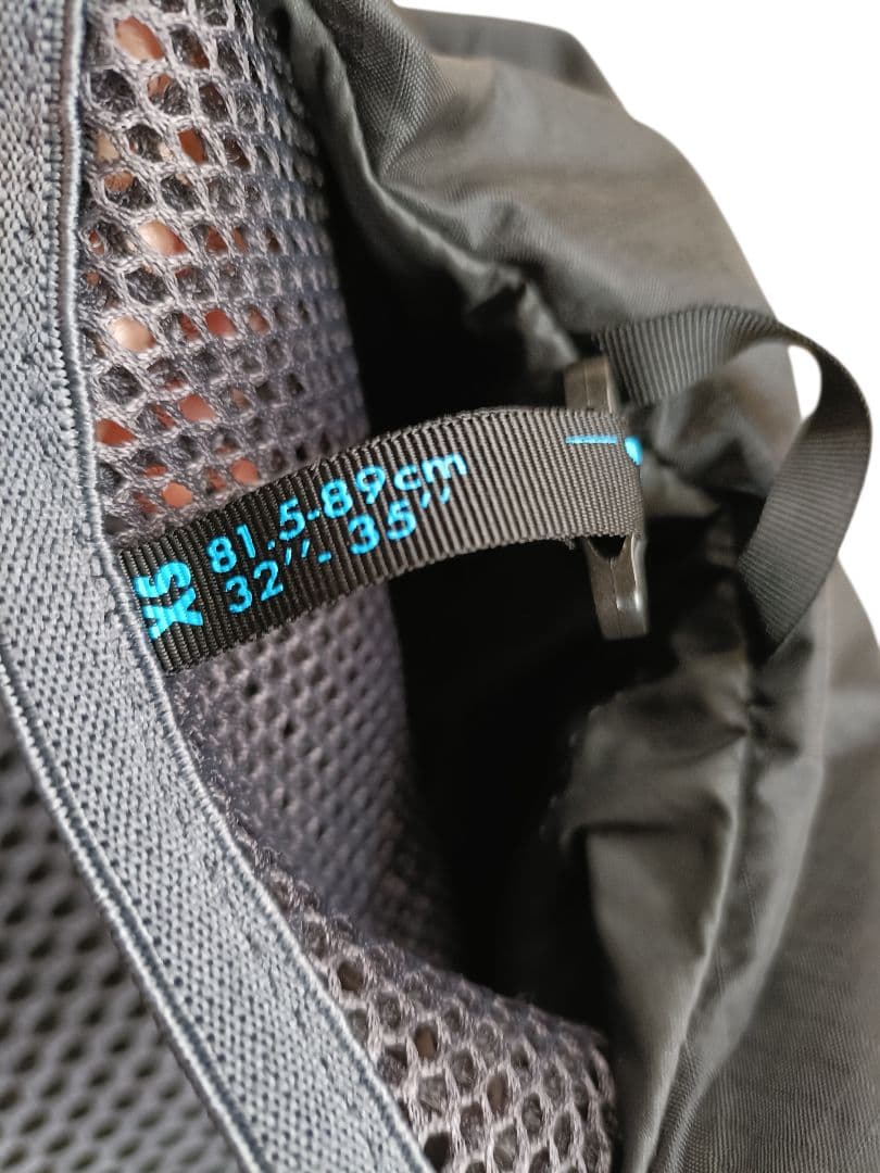 salomon ACTIVE SKIN 8 ブラック XS バックパック