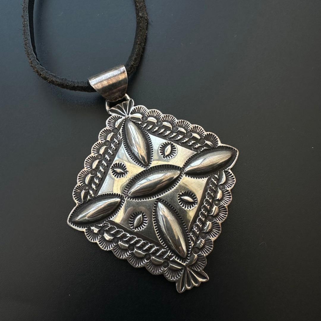 Navajo Chris Billie スタンプワーク ペンダントトップ