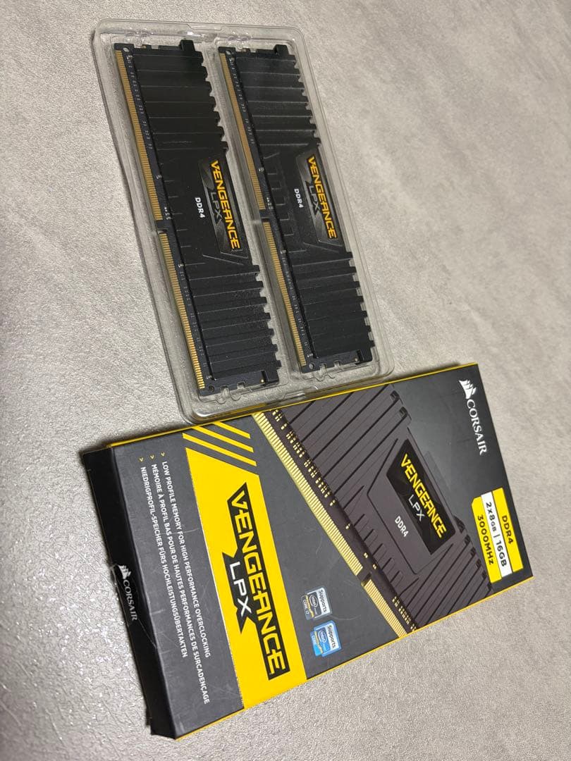 CORSAIR Vengeance LPX DDR4 メモリ 8GB×2枚