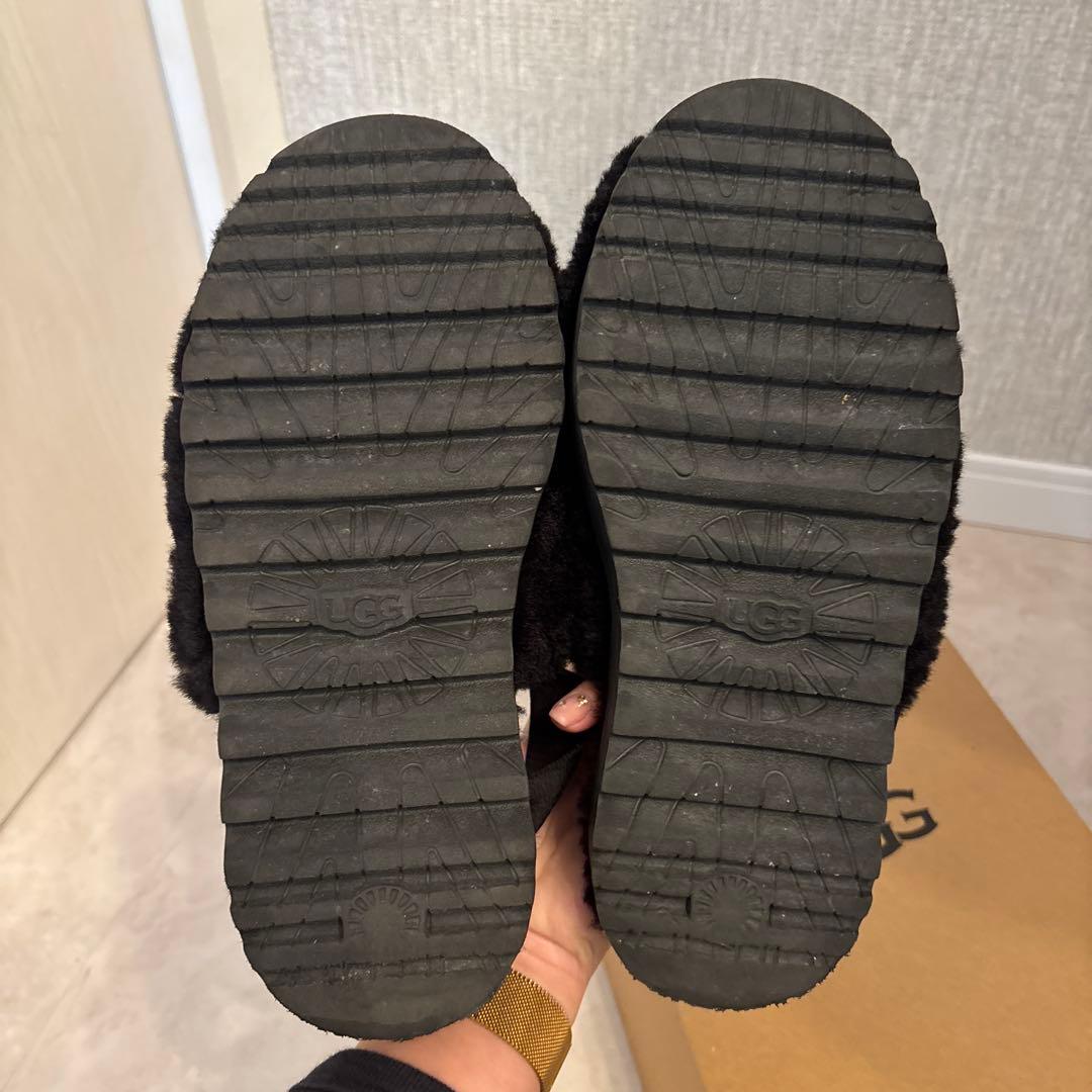 UGGスーパーフラッフスリッパ黒1121751