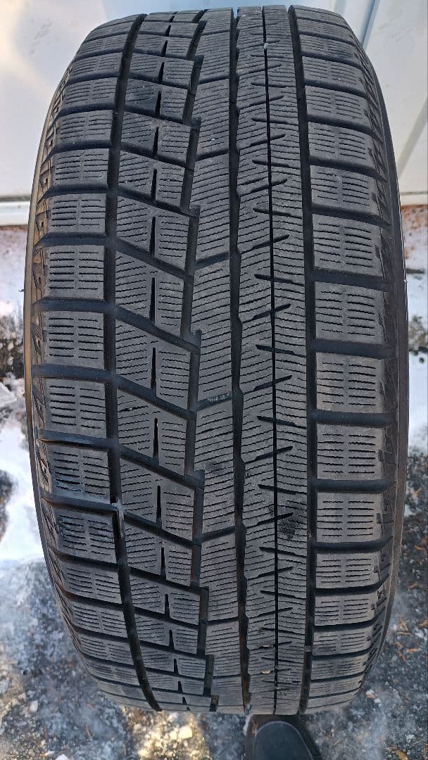 ①ヨコハマアイスガード6 225/50R17スタッドレス ４本セットの１、2本目