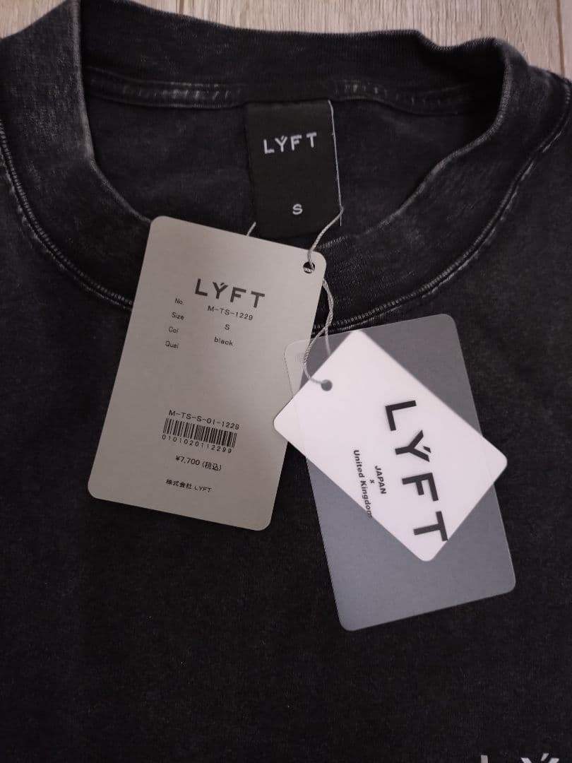 【新品タグ付き】LYFT　Tシャツ　Sサイズ
