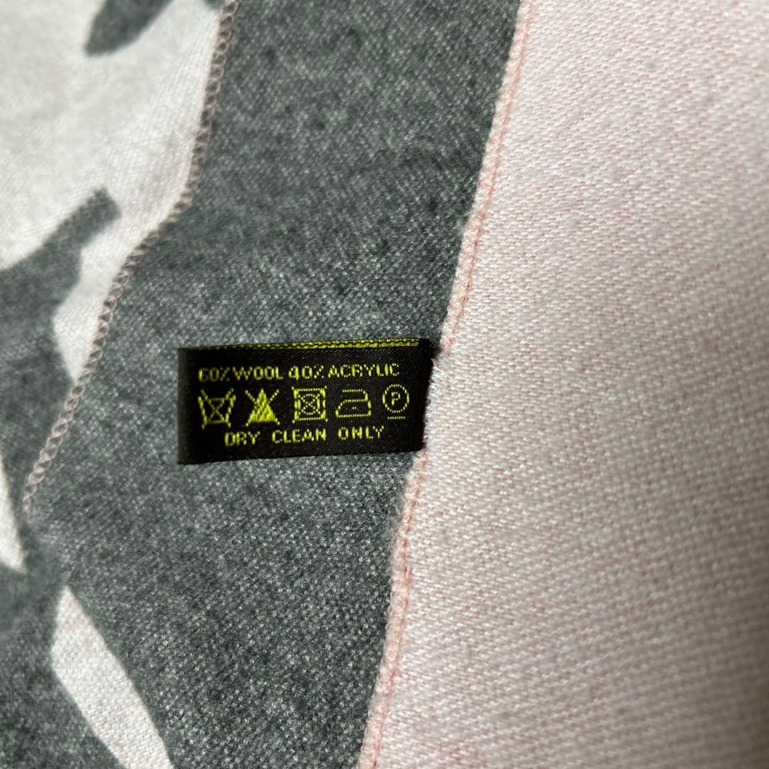 Louis Vuitton ロゴ入り マフラー グレー ピンク中古品