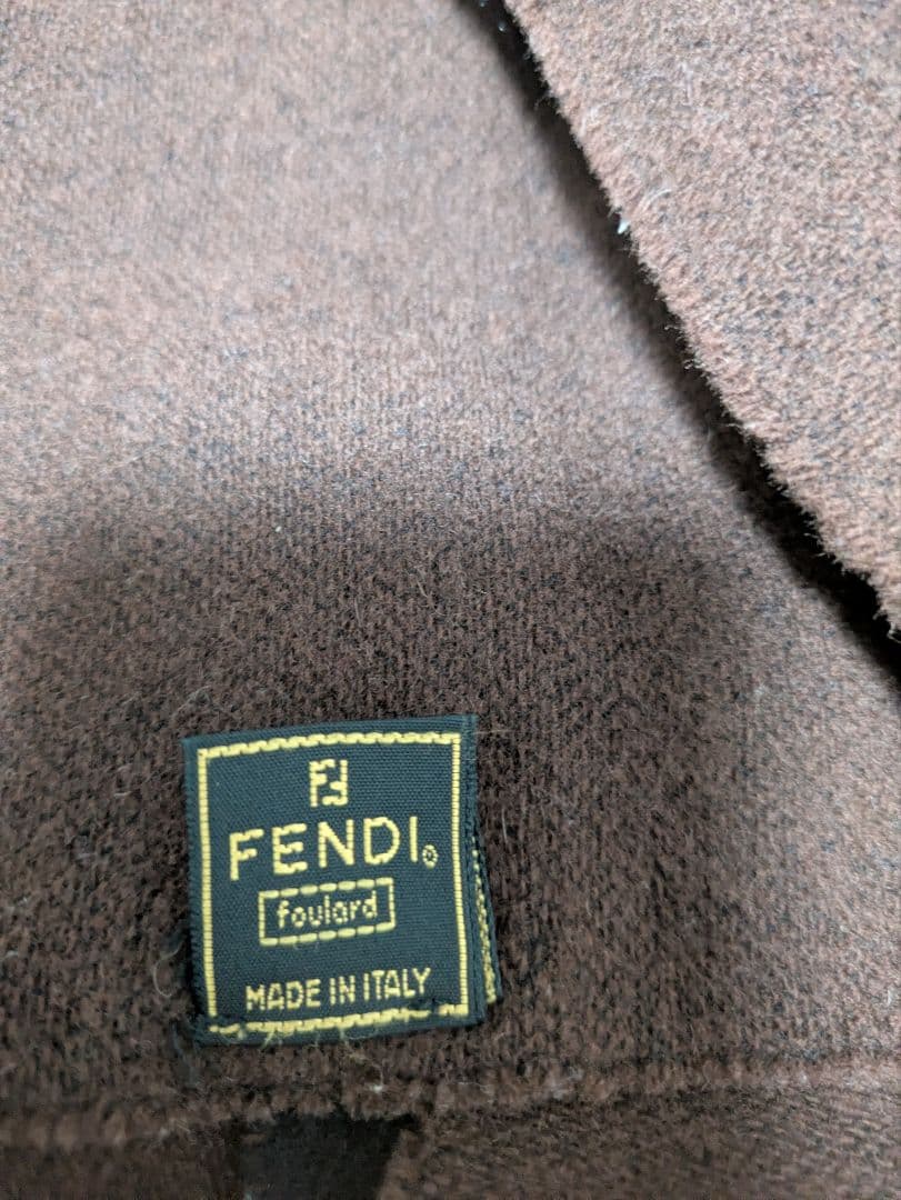 FENDI ロゴ入りブラウンマフラー