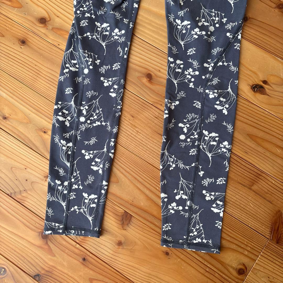 emmi yogaスポーツブラ＆レギンスセット
